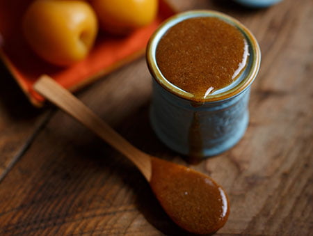 Imagine cu sosul homemade de caise si miere